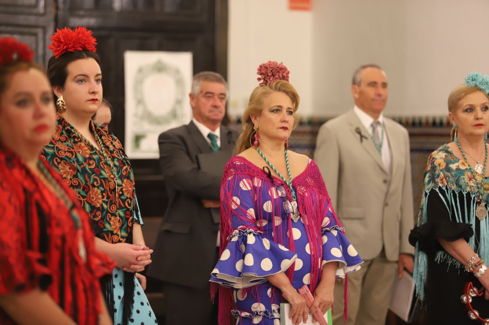 Imágenes de la misa de Pentecostés atípica y a puerta cerrada por el coronavirus, en la parroquia de la Asunción de Almonte