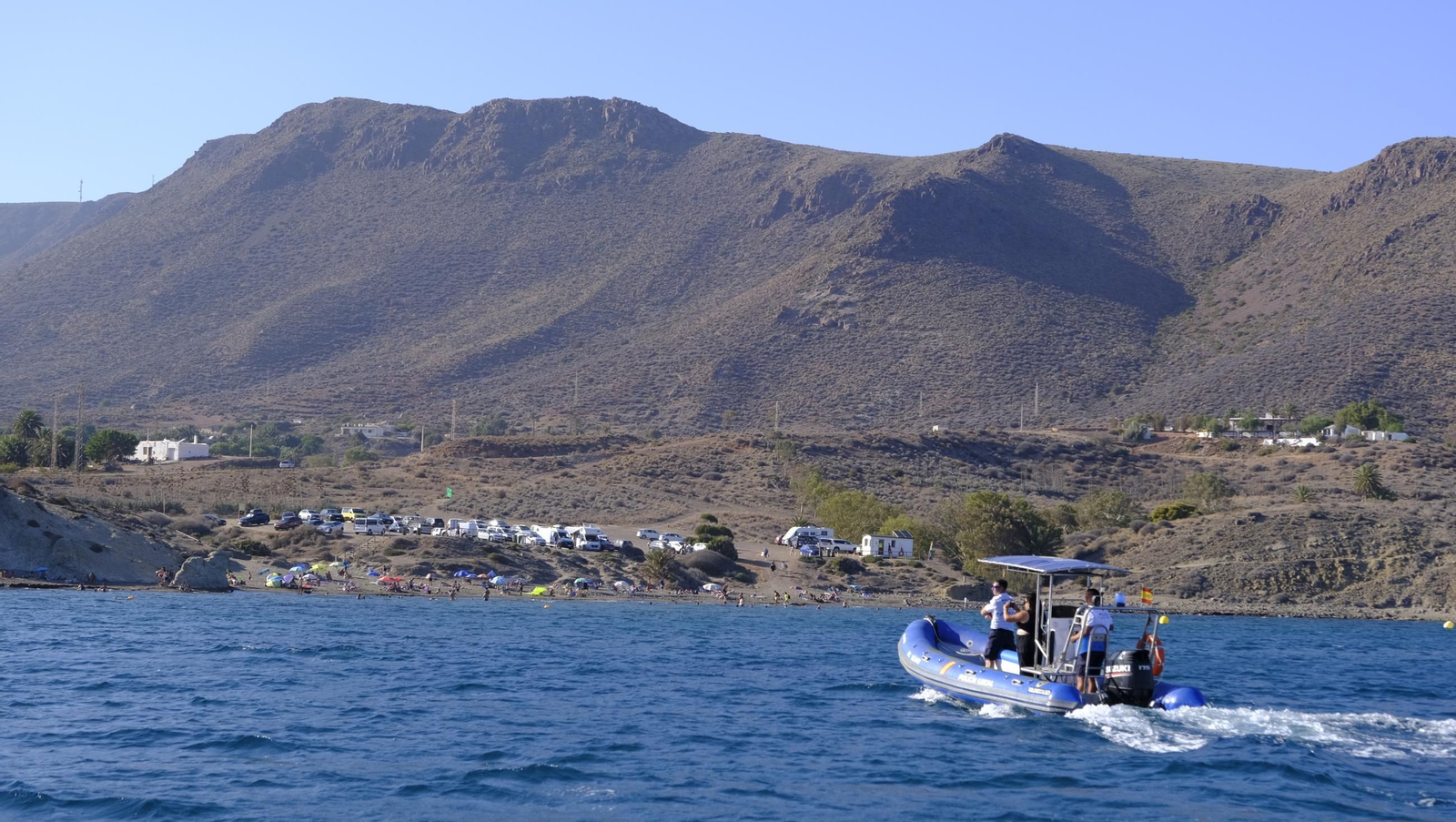 Una jornada con el servicio marítimo de la Policía Local de Níjar, en imágenes