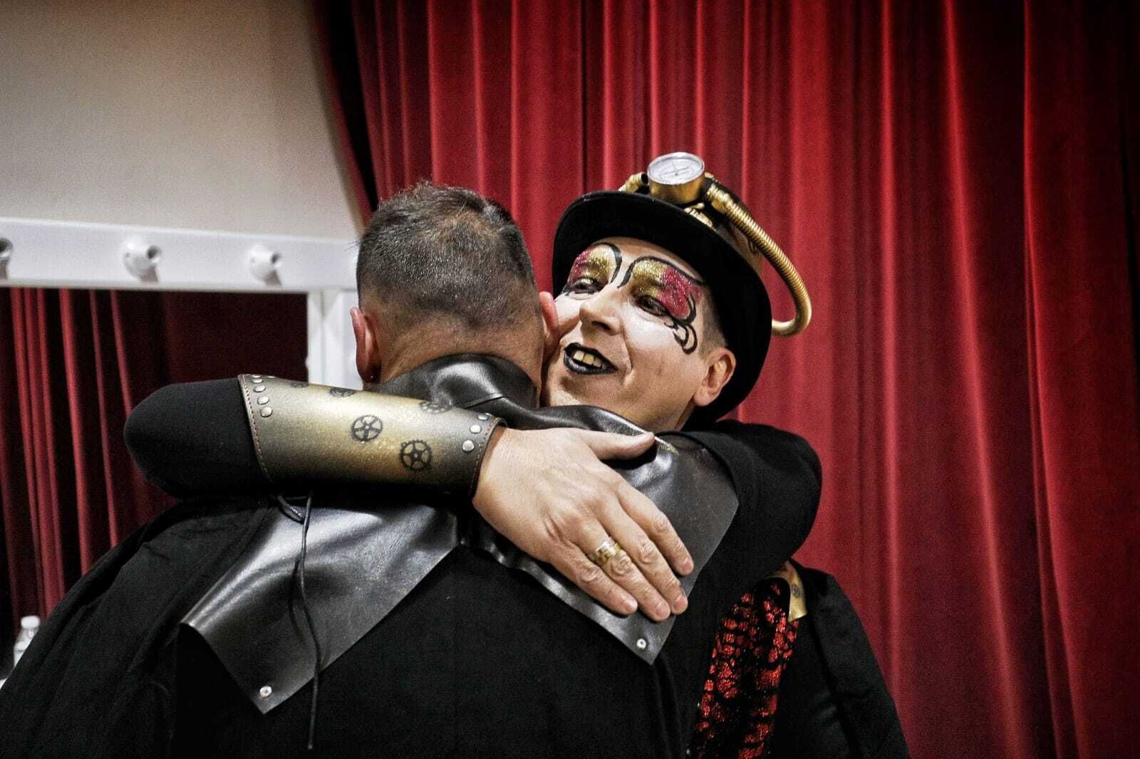 Comparsa 'Los torneros' en camerinos.