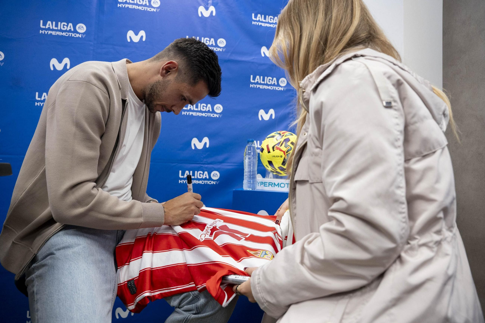 Las imágenes del encuentro con los aficionados de Monte y Bonini en el Paseo de Almería