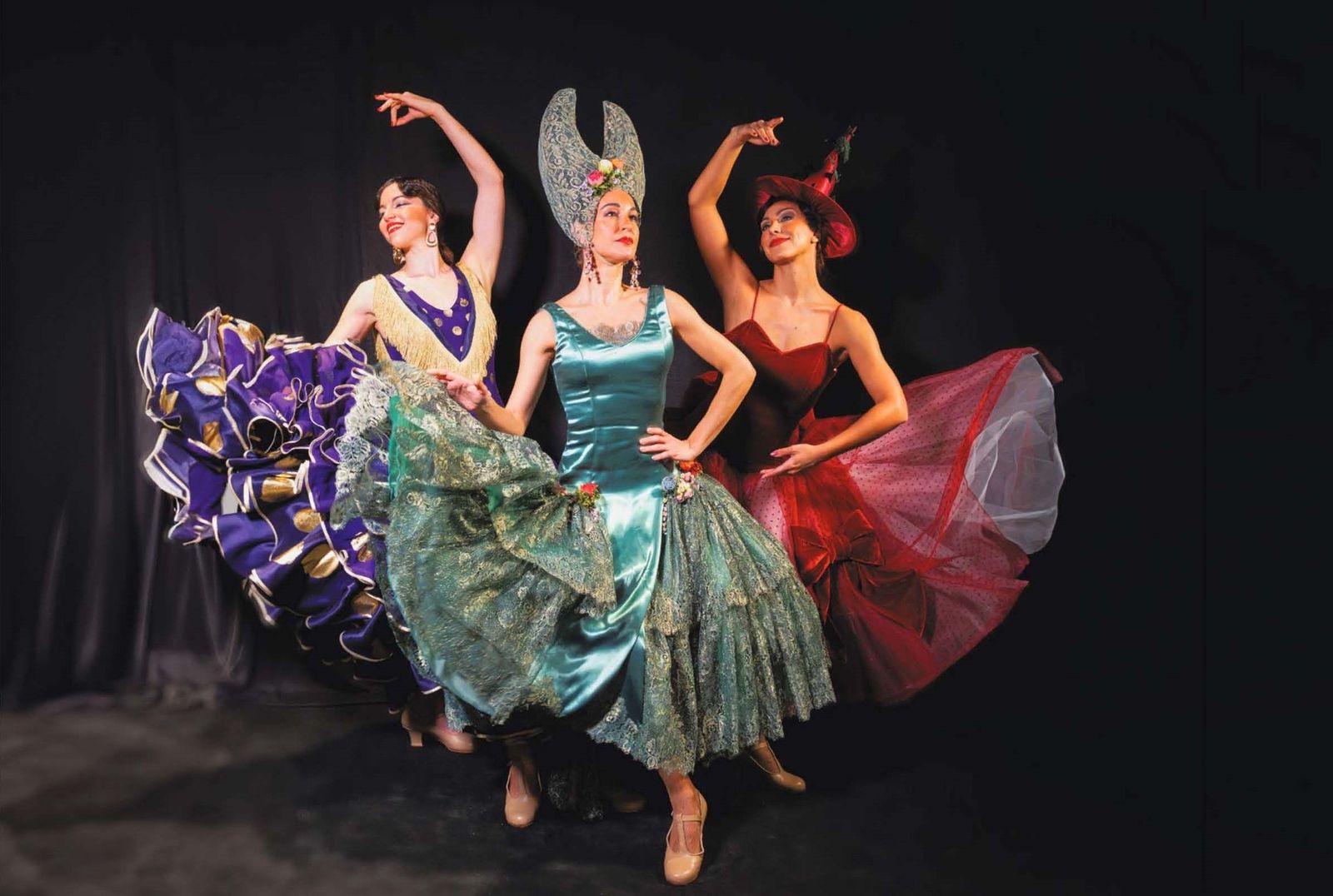 Lucía Cardeñoso, Cristina Carnero, y Tania Martín en la 'Sonatina' de la Cía. Antonio Najarro.