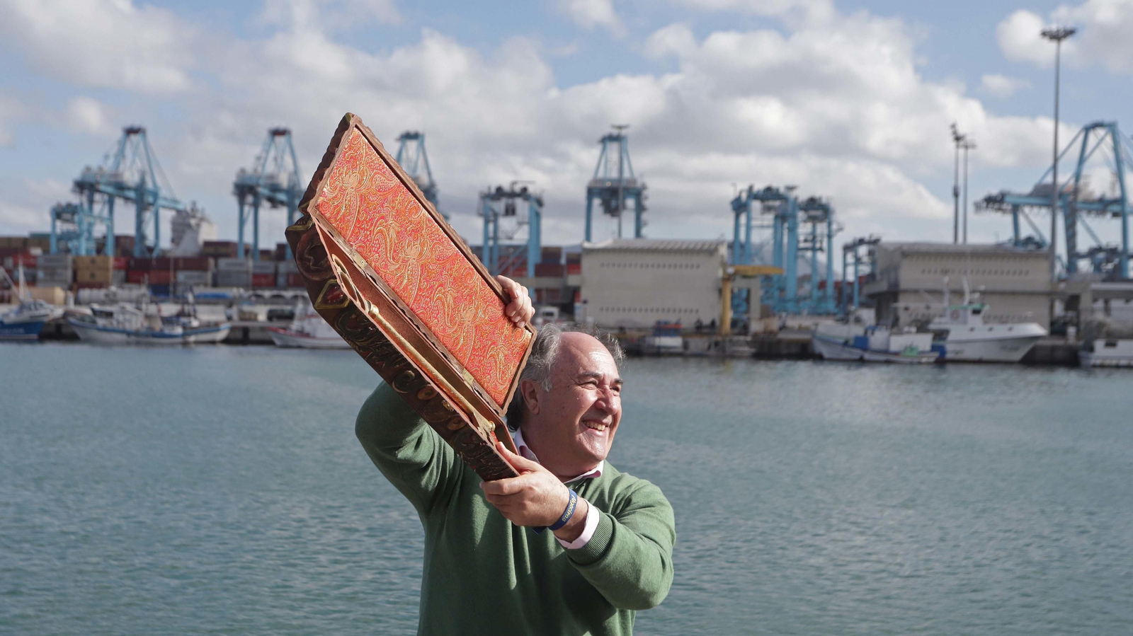 Imágenes del arrastre de latas en Algeciras