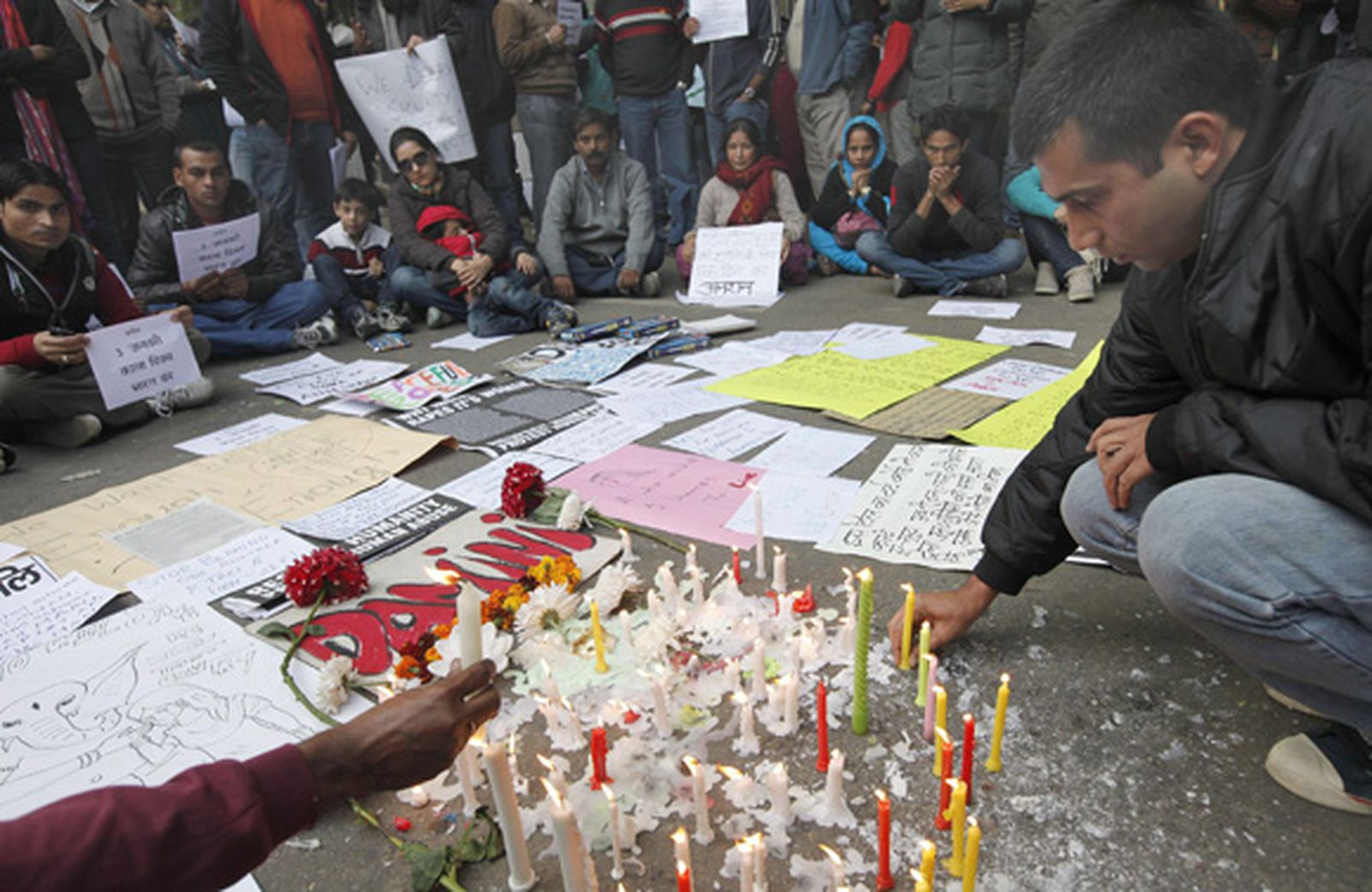 Incinerado en India el cadáver de la joven violada