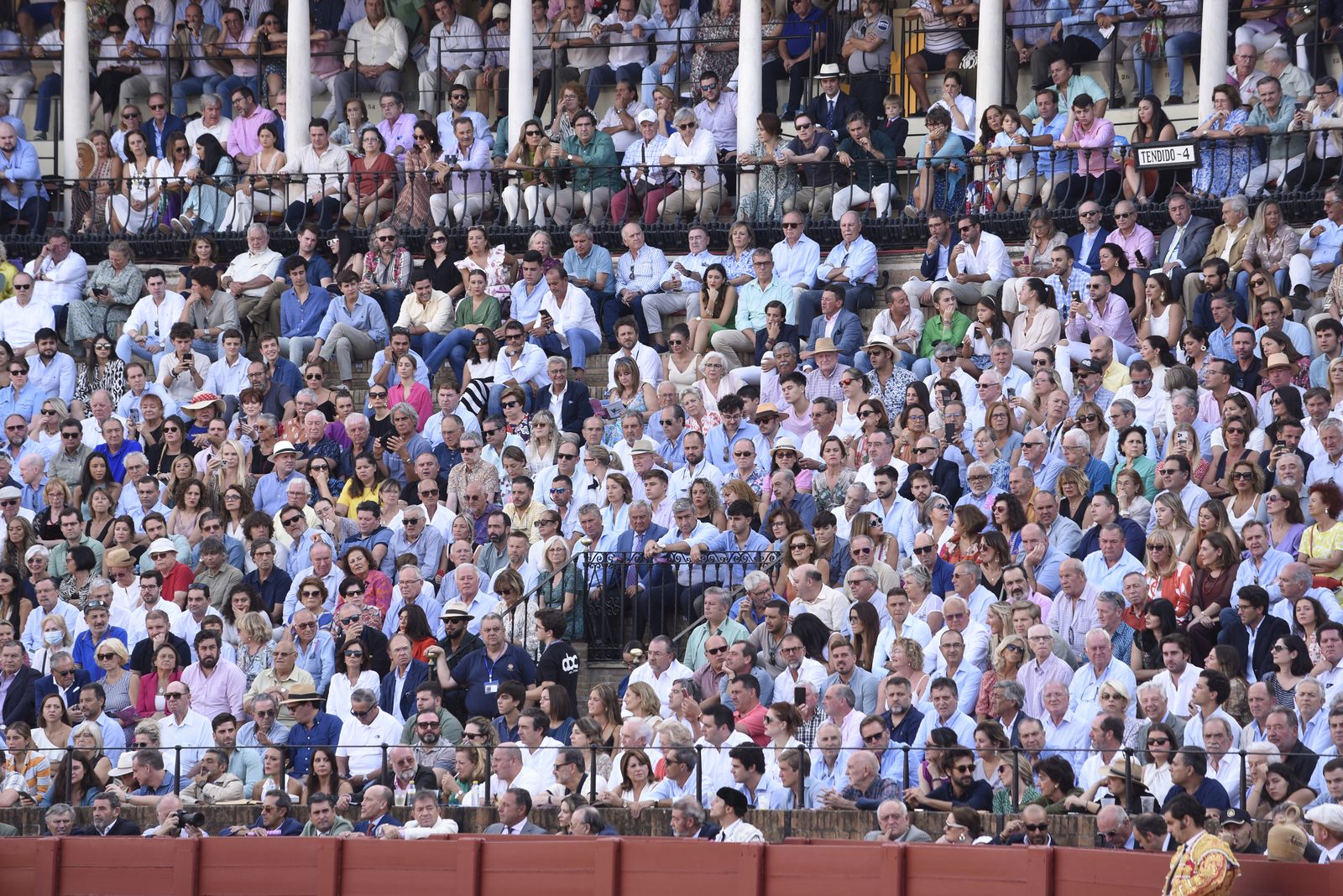 Búscate en la tercera corrida de toros de la Feria de San Miguel de Sevilla