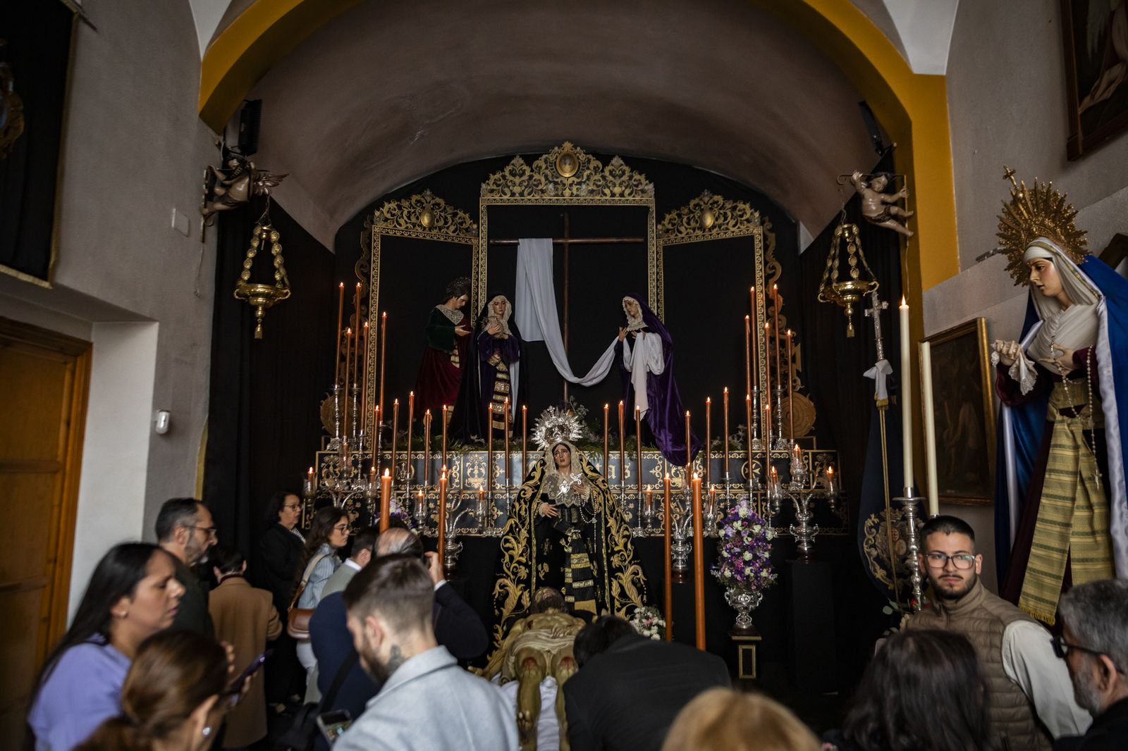 Las imágenes de los besapiés y besamanos del tercer Domingo de Cuaresma en Jerez: veneraciones del centro a los barrios