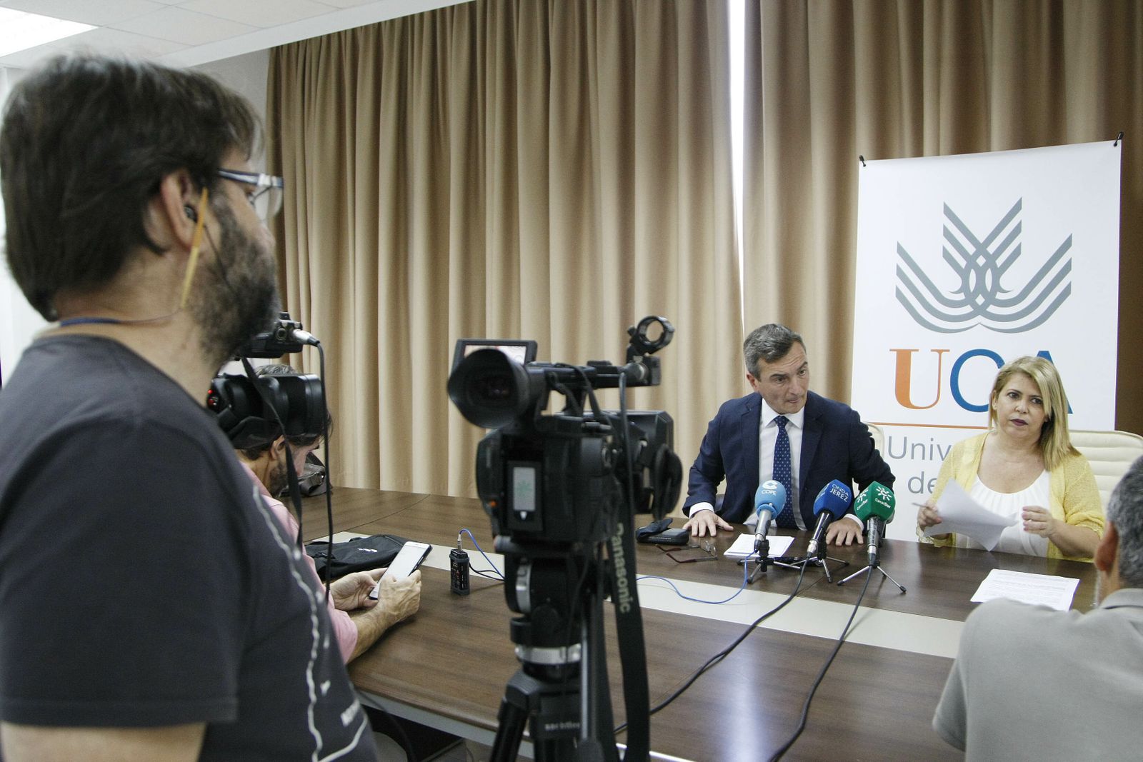 Un momento de la rueda de prensa de González Mazo y Mamen Sánchez.