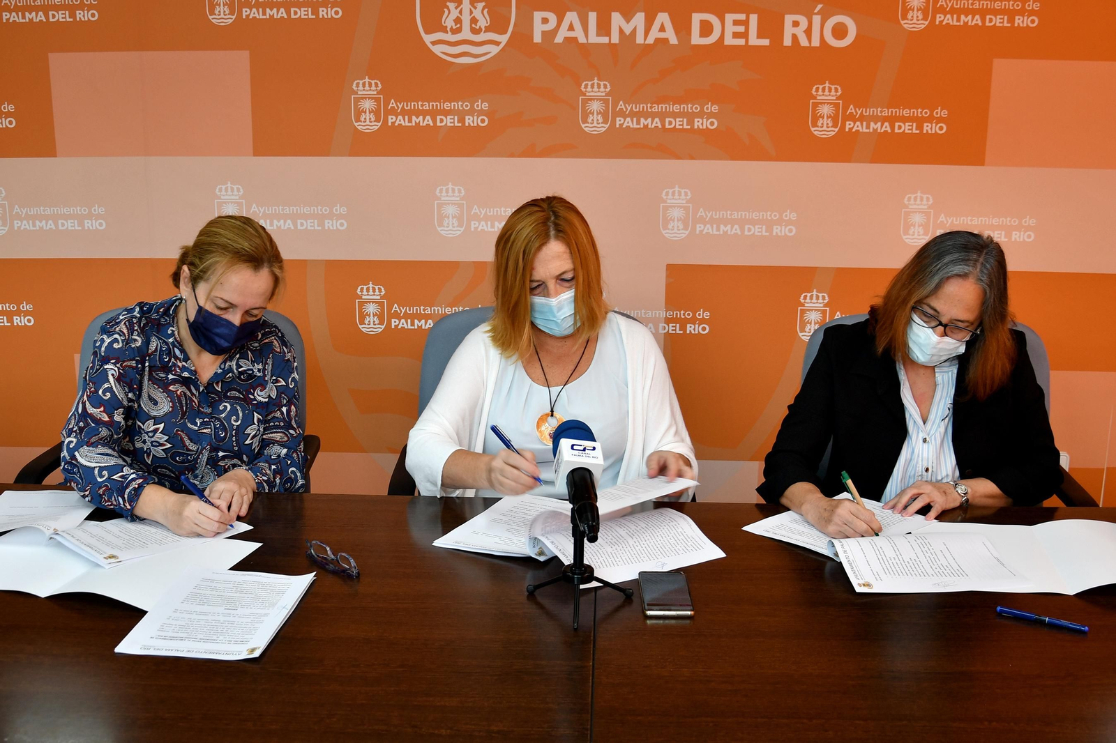 Firma del convenio del Ayuntamiento con las asociaciones.