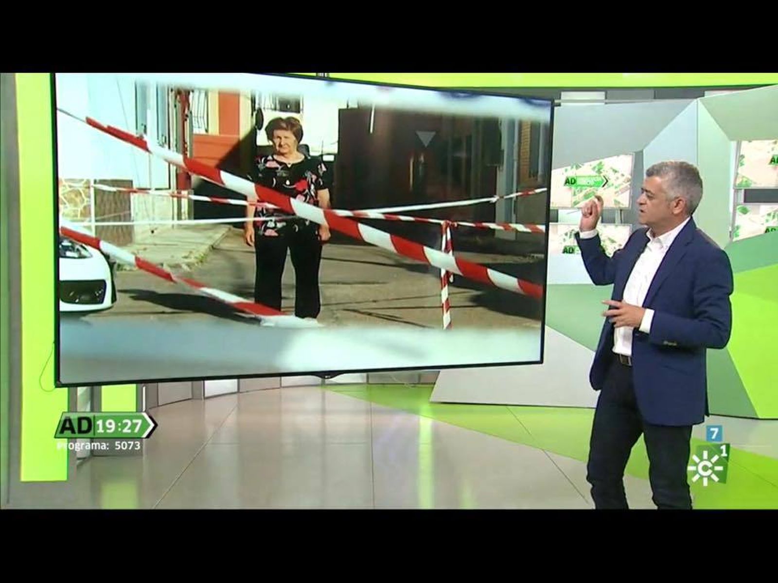 Laura Portillo, acordonada, durante su aparición en el programa Andalucía Directo de Canal Sur.