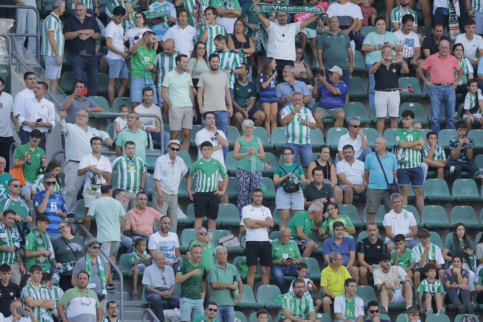 Búscate en la fotos del Betis-Sparta