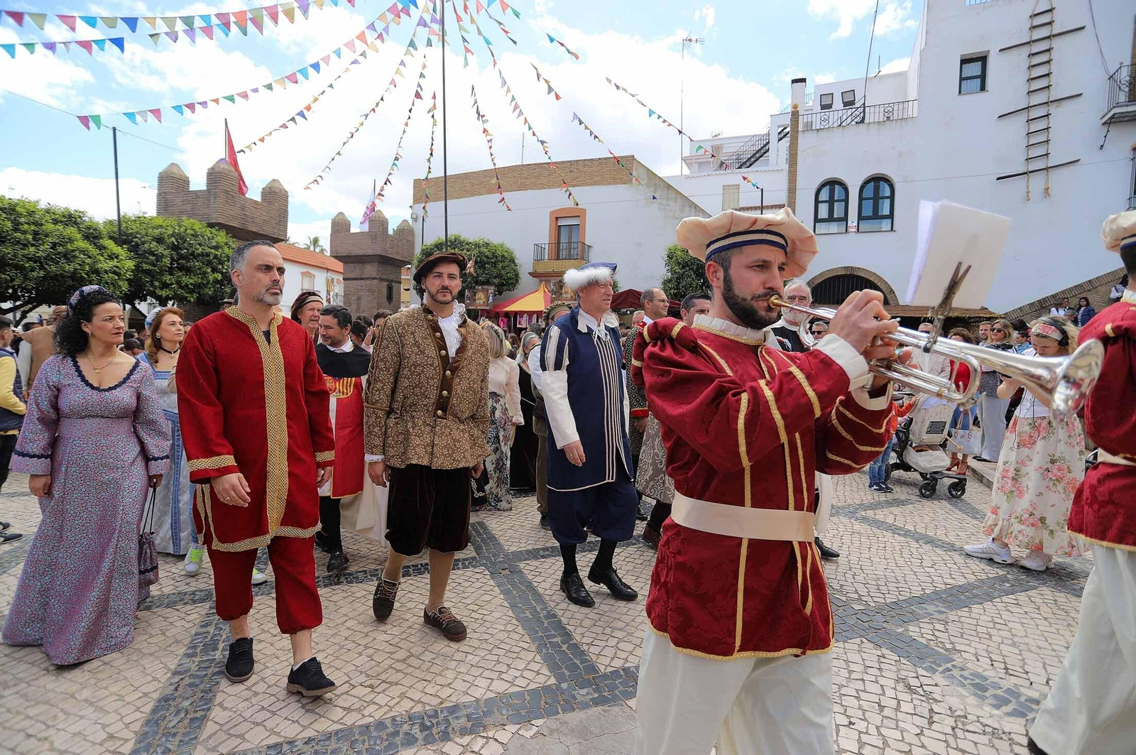 Imágenes del gran ambiente en la Feria Medieval de Palos de la Frontera, Huelva
