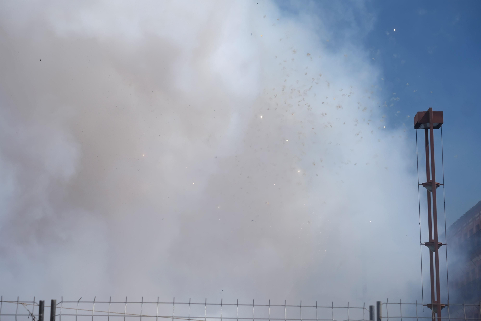 La 'máscletá' y el desfile de 'belleses' alicantinas celebrado en la plaza de la Corredera de Córdoba, en imágenes