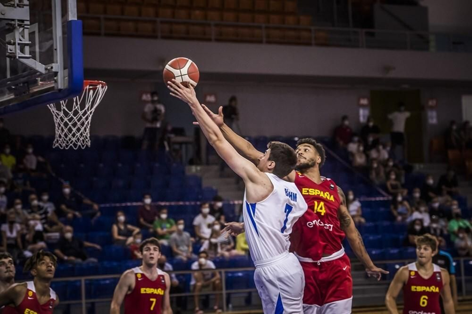 Fotos: los cinco 'malagueños' con España sub 20 en Brno