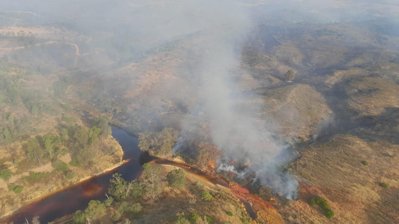 Incendio forestal declarado en Villanueva de los Castillejos.