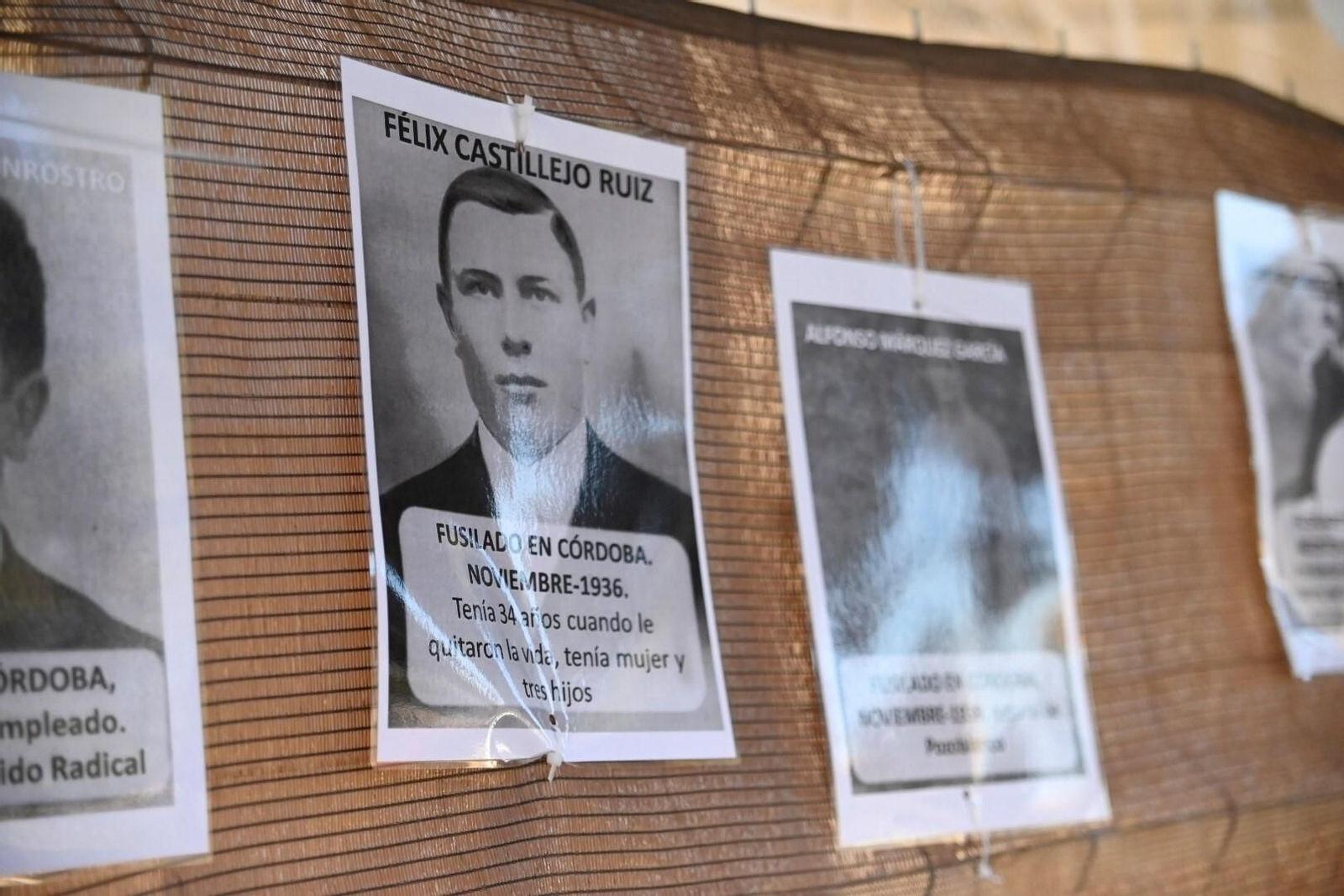 La plataforma Comisión de la Verdad recuerda a las víctimas del franquismo con un acto en el cementerio de la Salud, en imágenes