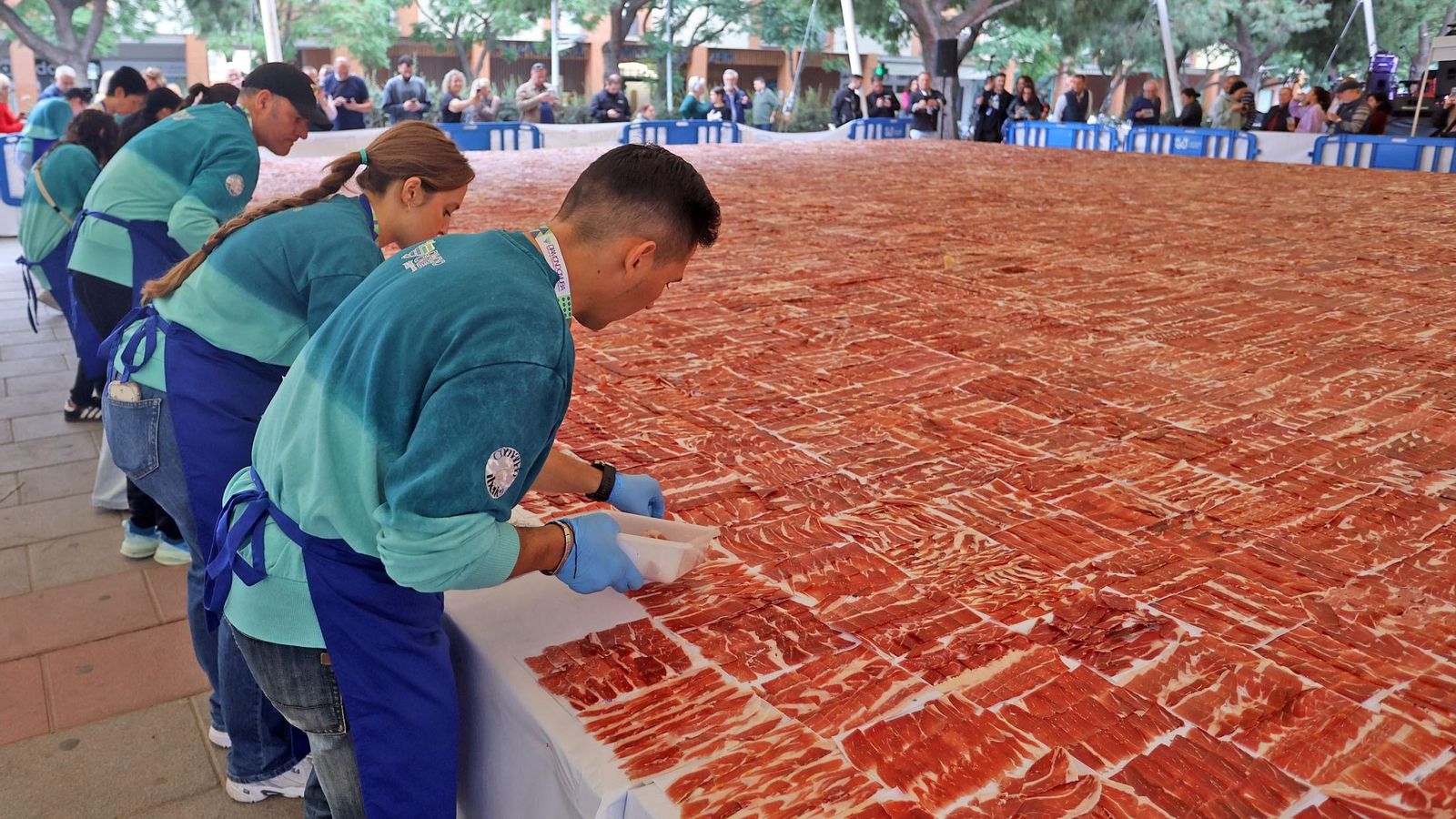Plato de jamón más grande del mundo en Huelva