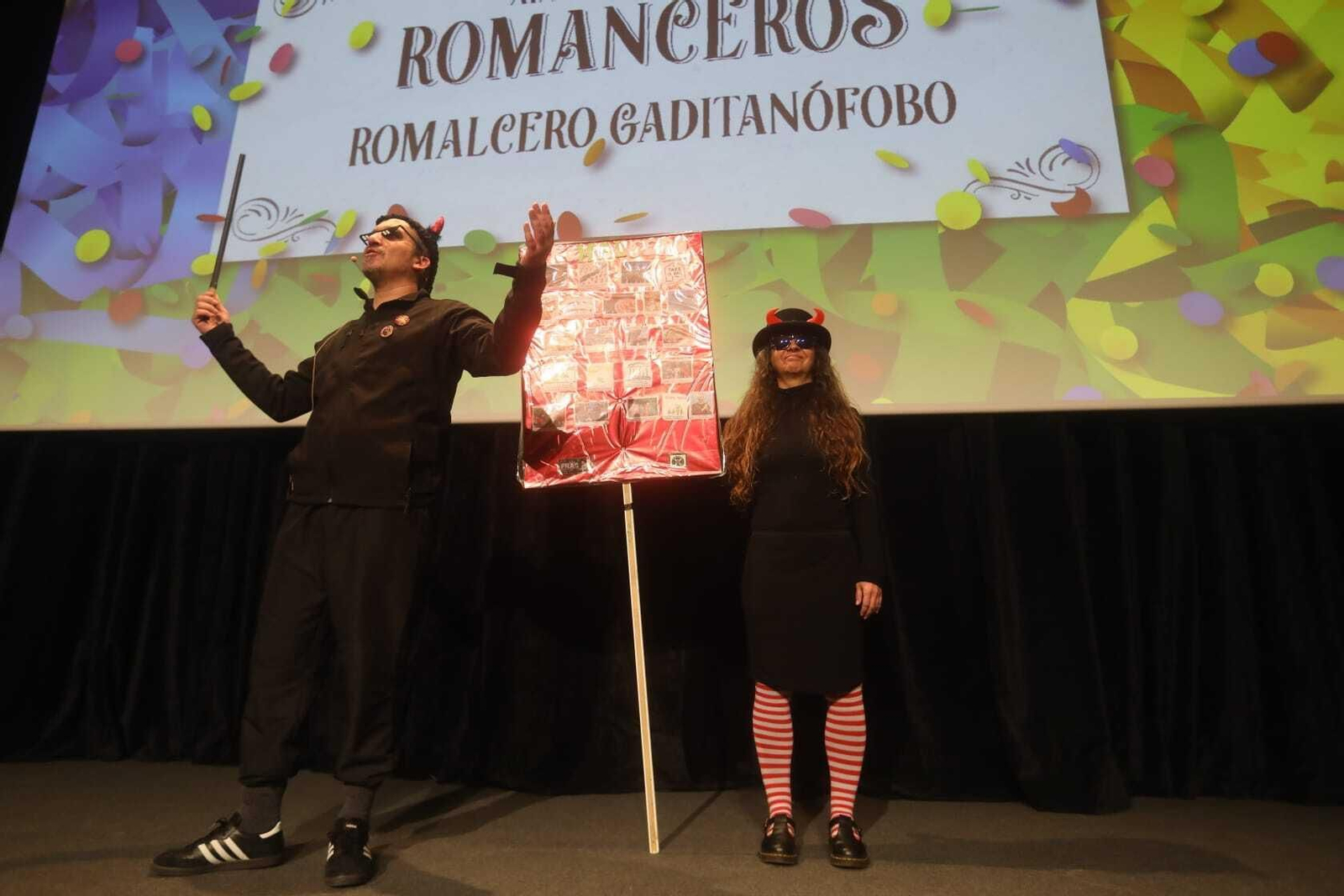 Imágenes de la segunda sesión del Concurso de Romanceros de San Fernando.