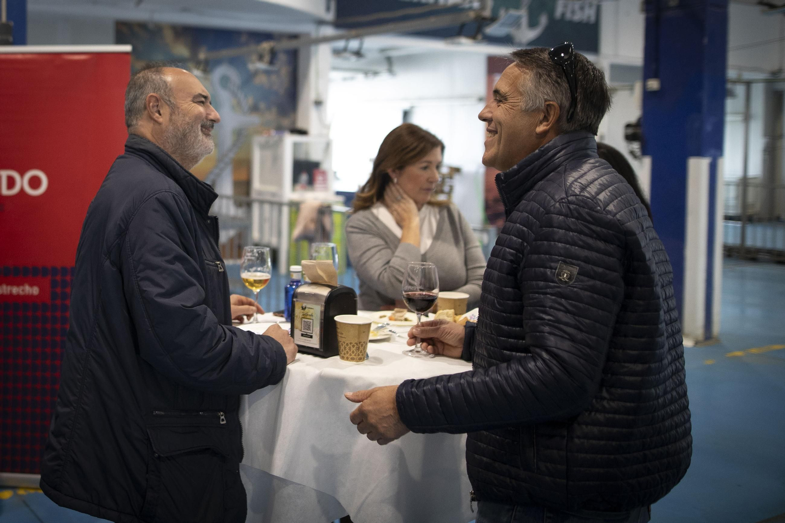 Venir, ver y comprar: las imágenes del ronqueo del atún en Granada