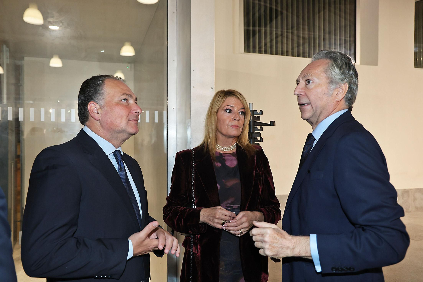 Imágenes de los invitados a la gala de los  37 premios Onubenses del Año