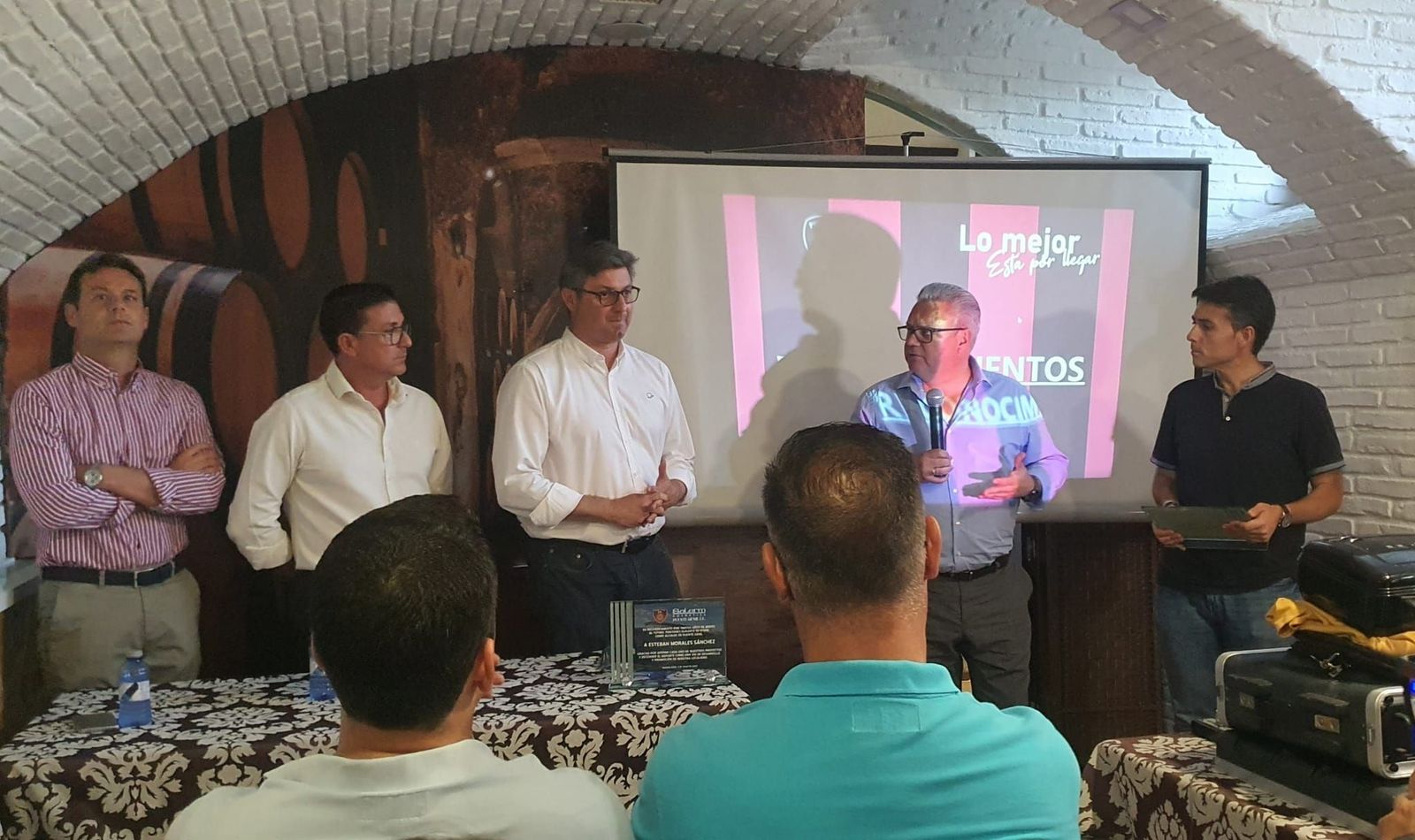 Imagen del acto celebrado en la bodega del Hotel El Carmen de Puente Genil.