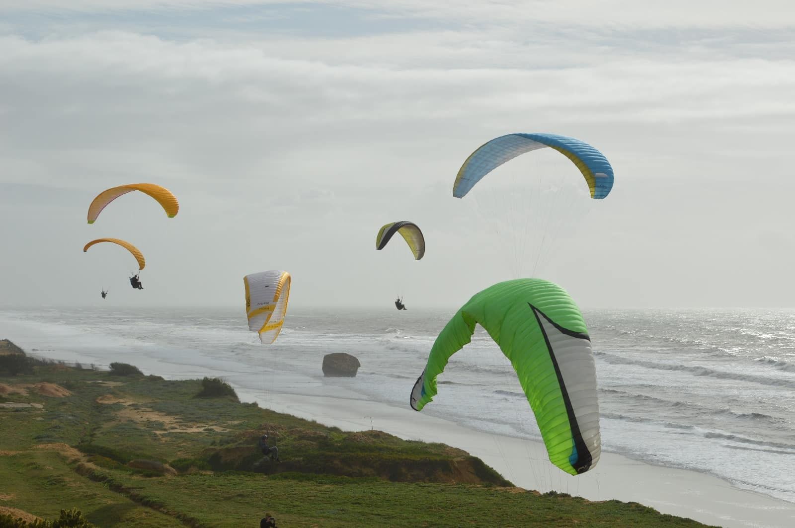La duna de salto de parapente más alta de Europa está en esta playa de Huelva
