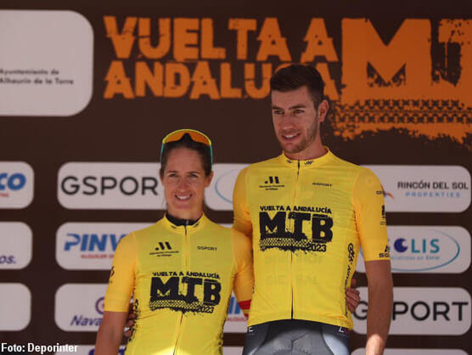 La granadina Rocío Martín y el gaditano Sergio García, con el maillot amarillo.