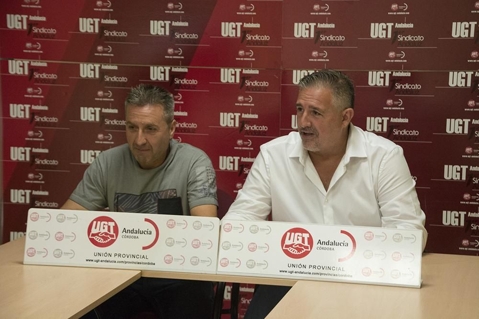 Antonio Lopera y Pedro Téllez, ayer, en la sede de UGT.