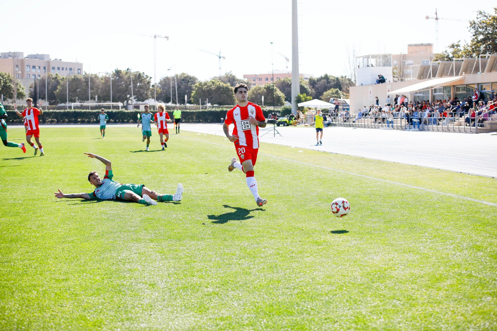 Las imágenes de Segunda RFEF entre Almeria B y recreativo de Granada
