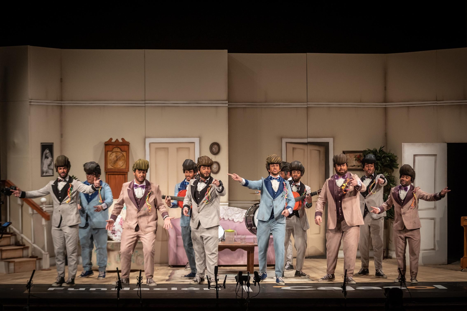 Comparsa 'Paqui, baja aunque sea en pijama'