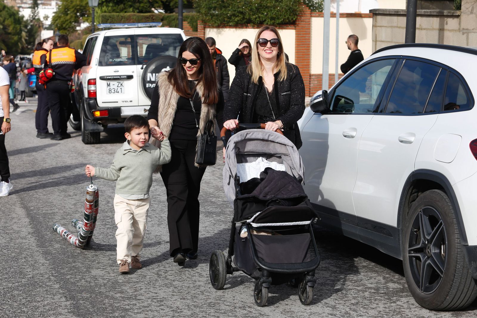 Búscate en las fotos del arrastre de latas 2026 en Los Barrios