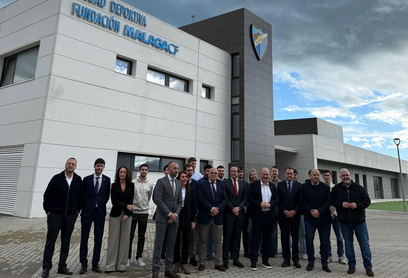 Louzán en la ciudad deportiva junto a amplio grupo