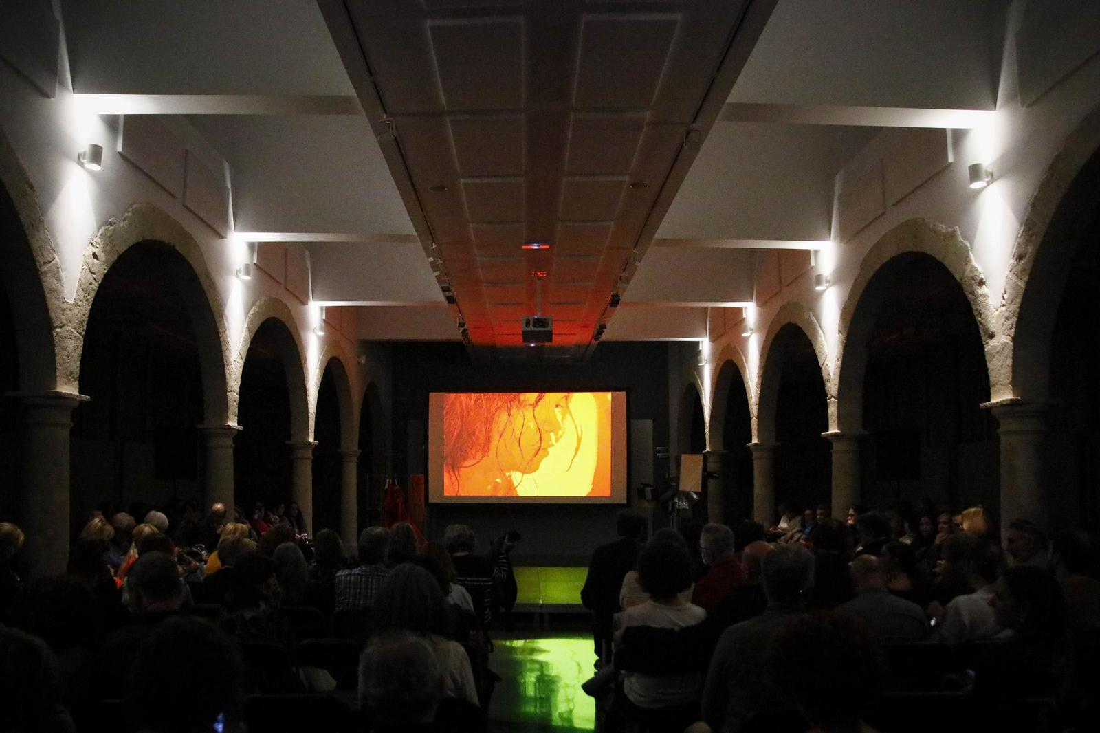 El Centro Andaluz de la Fotografía de Almería presenta el calendario 2025 con la actuación de la bailaora María Moreno, en imágenes