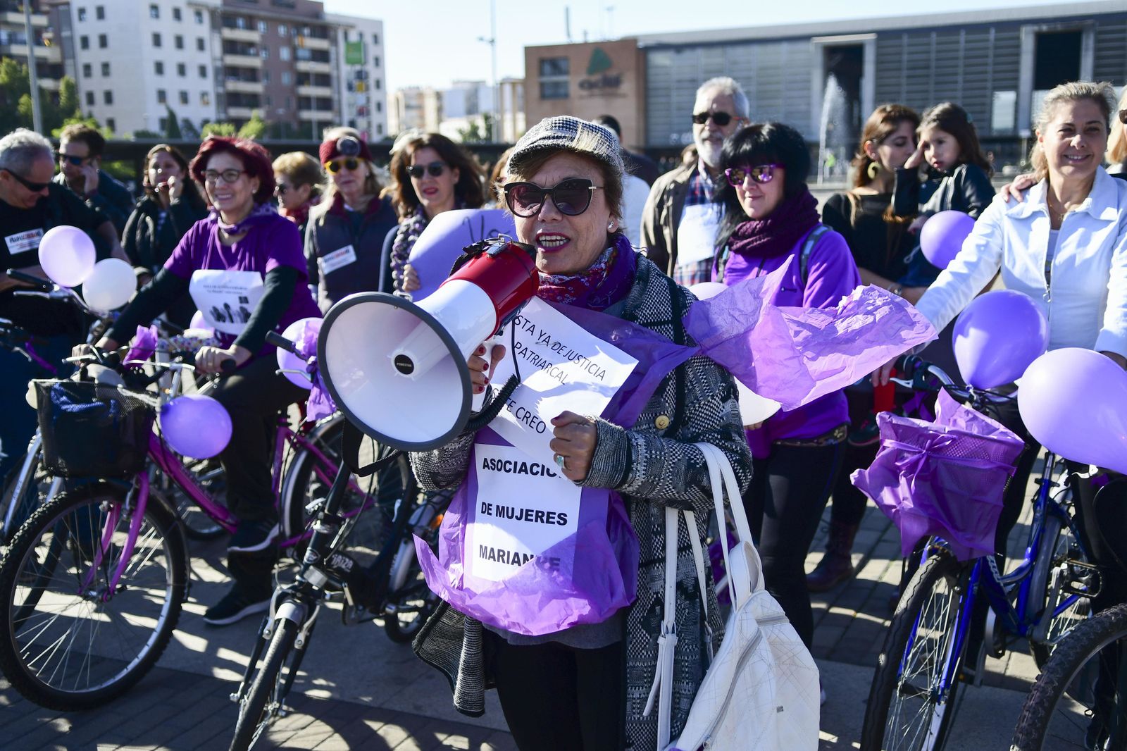 Una de las manifestaciones, esta vez en bicicleta, contra la violencia a la mujer en Córdoba.