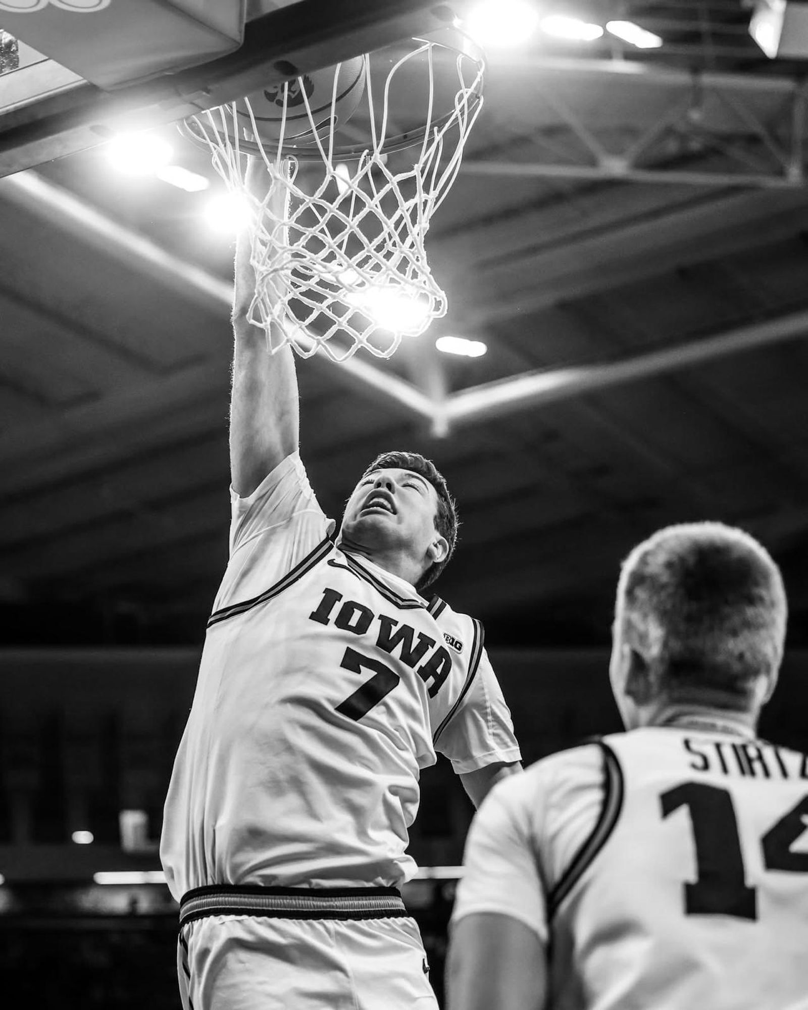 NCAA: Álvaro Folgueiras brilla para despedir el 2025