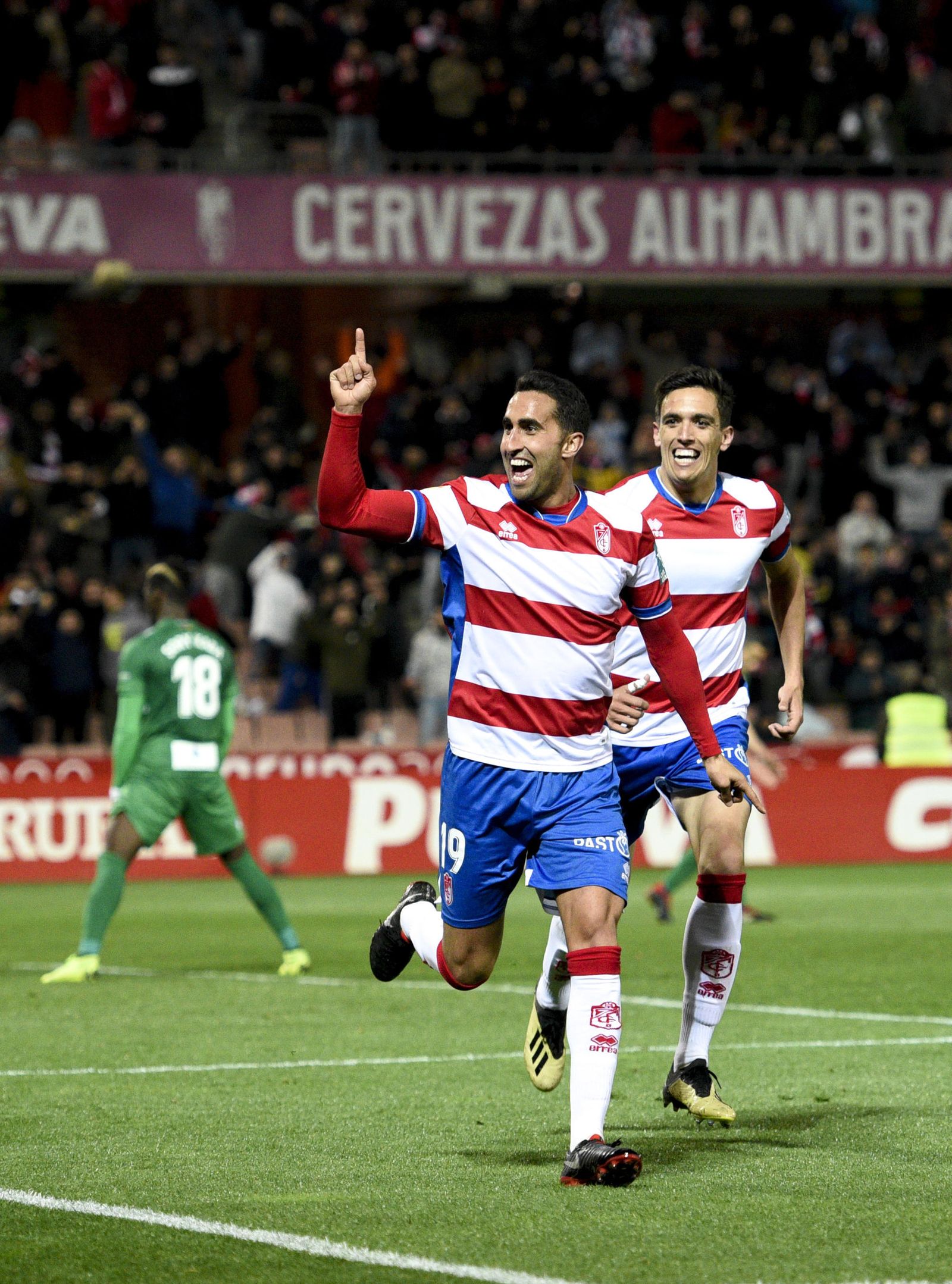 Montoro celebra uno de los dos goles que marcó ante el Elche