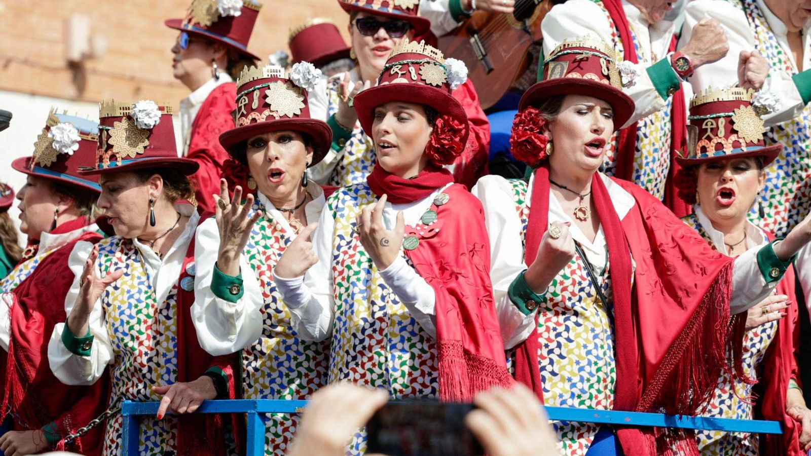 Las mejores imágenes del primer domingo de Carnaval de Cádiz