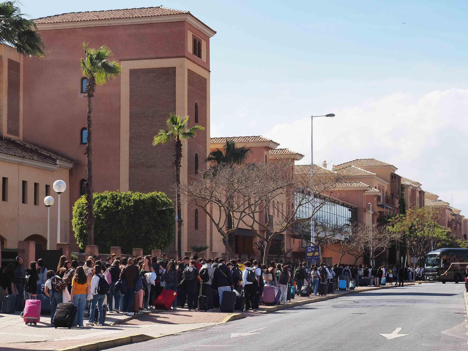 Las fotos de la espectacular llegada de 10.000 estudiantes portugueses a Punta Umbría