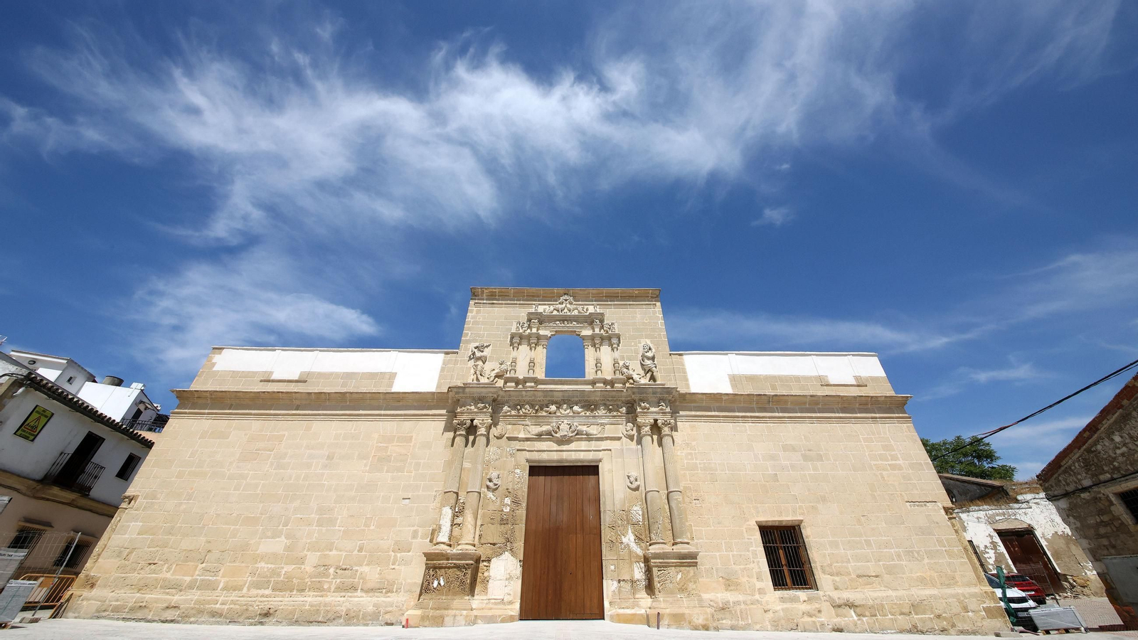 Fachada del Palacio Riquelme rehabilitada, a falta de unos pequeños detalles. Fachada del Palacio Riquelme rehabilitada, a falta de unos pequeños detalles.