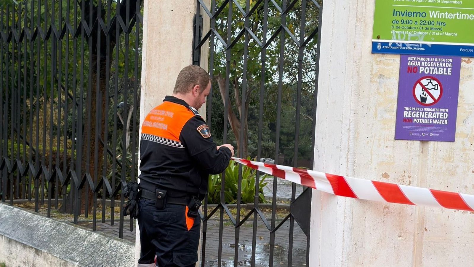 Benalmádena cierra los parque.