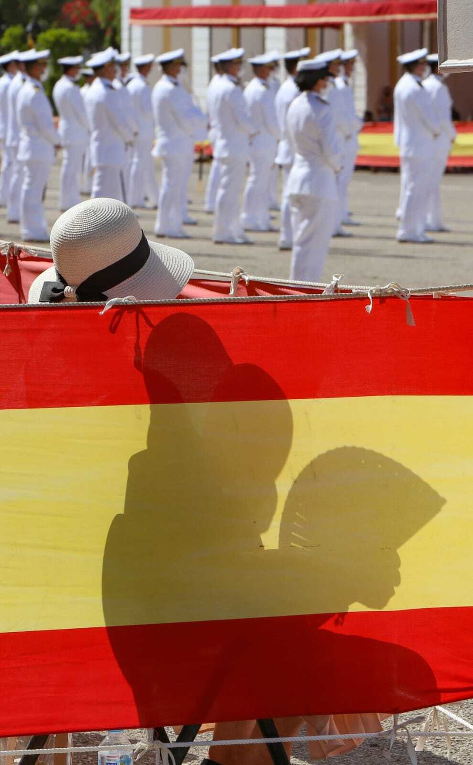 Entrega de despachos en la Escuela de Suboficiales de la Armada