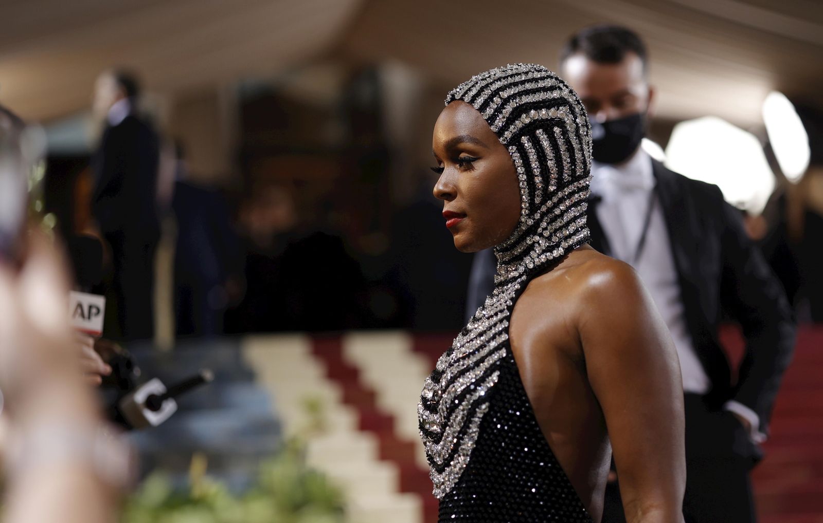 Detalle de la parte superior del modelo de Ralph Lauren para Janelle Monae