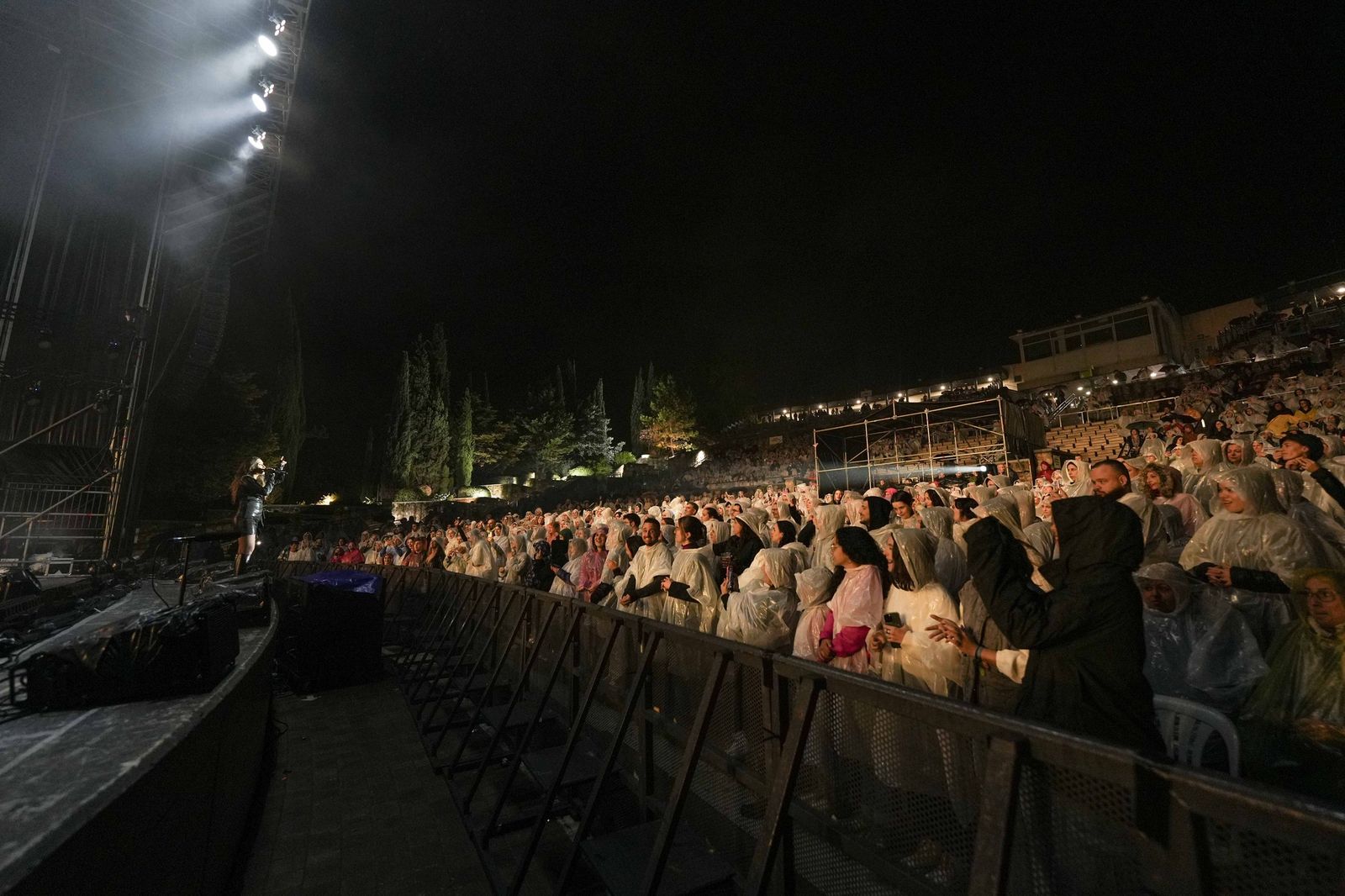Las fotos del concierto de Malú bajo la lluvia en Córdoba