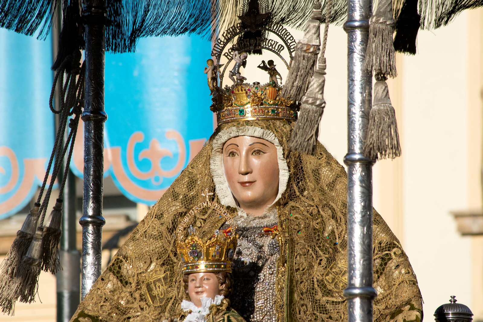 El sol del 15 de agosto iluminó a la Virgen de los Reyes