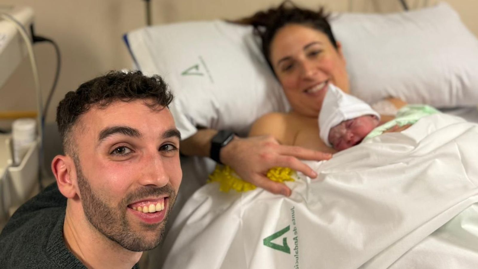 Nora, con sus padres.