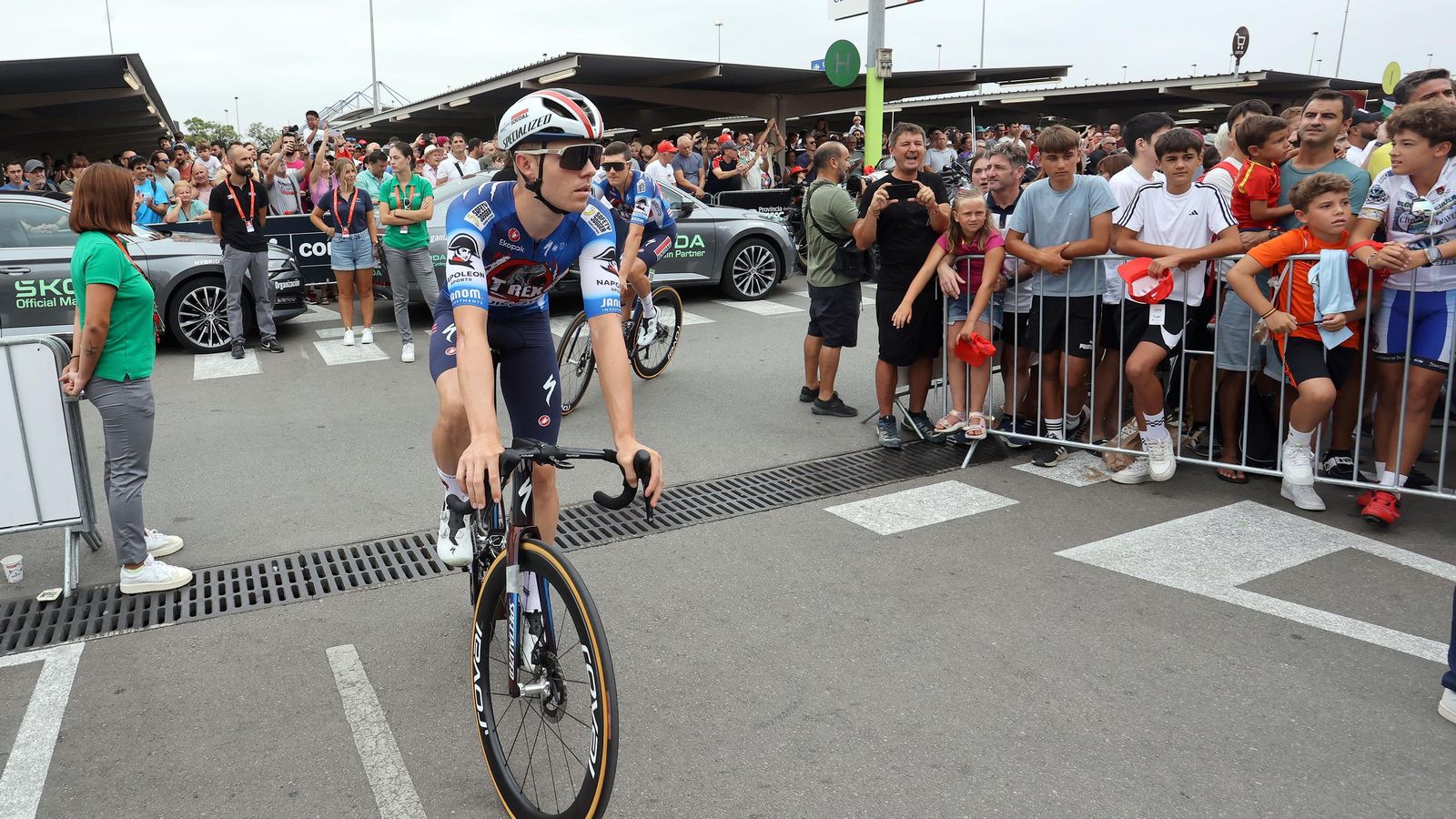 Así fue la salida de la Vuelta España desde Carrefour Sur en Jerez
