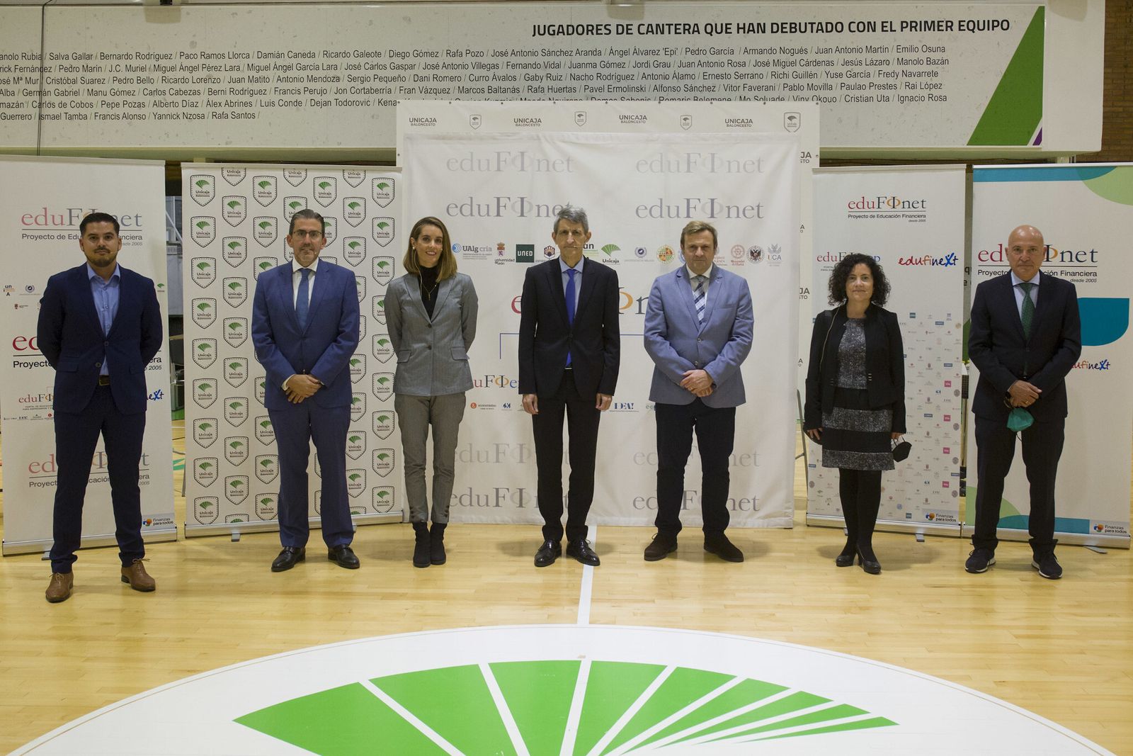 La nadadora Ona Carbonell reivindica el valor de la educación financiera para los deportistas