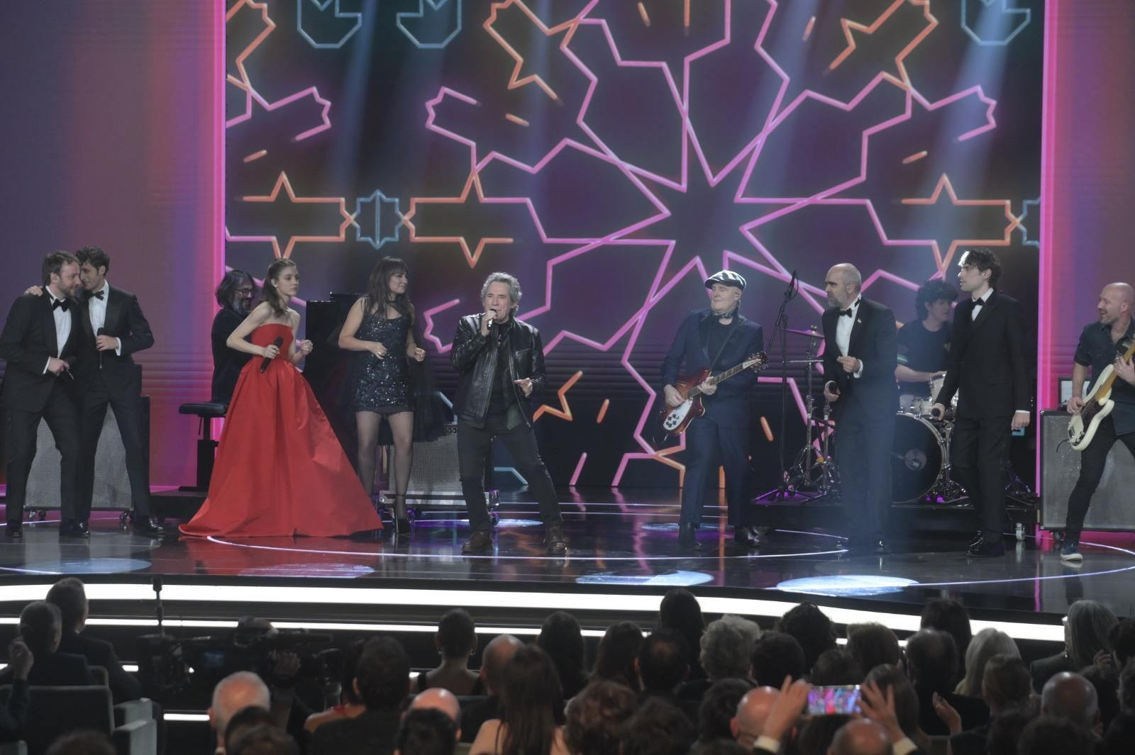 Miguel Ríos actúa en la gala de los Premios Goya