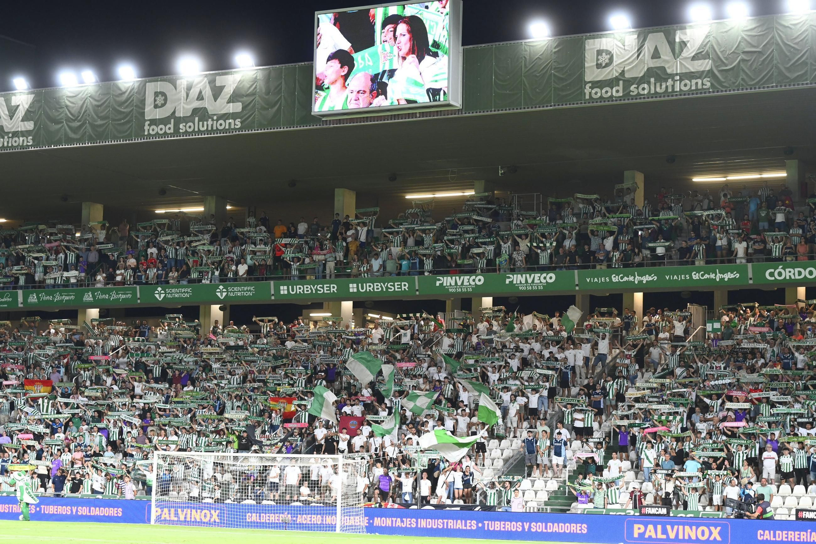 Las mejores fotos del ambiente en El Arcángel para el Córdoba CF - Racing de Santander