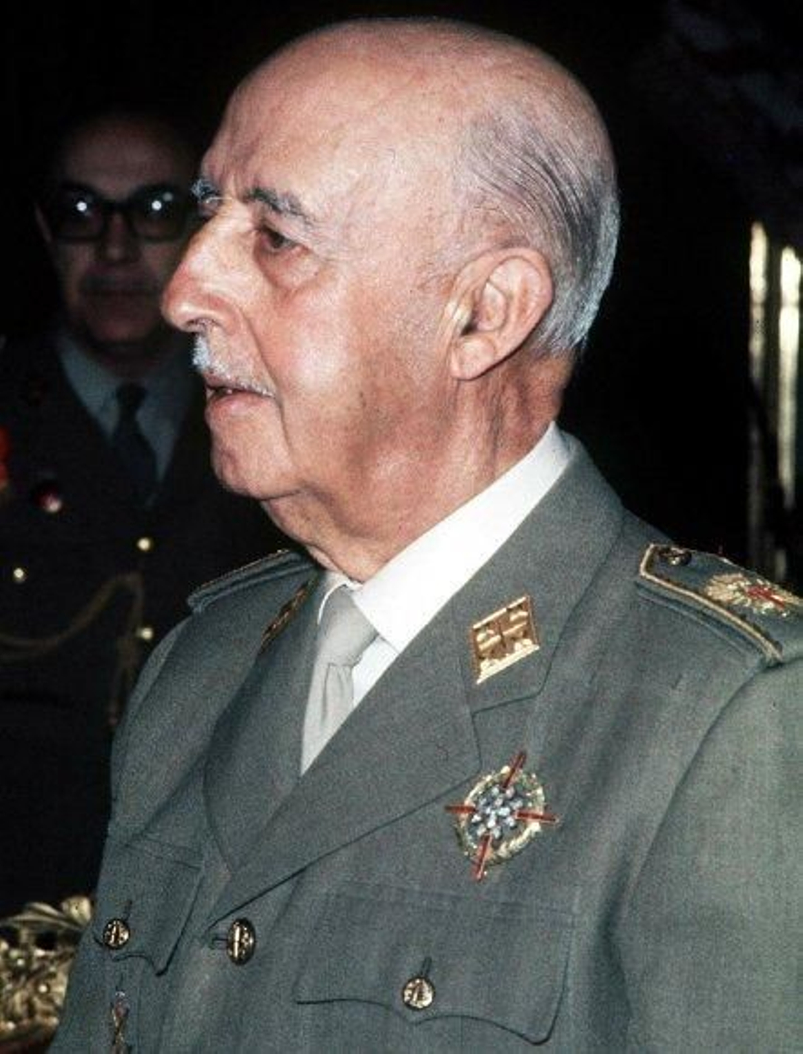 La Diputación de Lugo continúa honrando a Franco