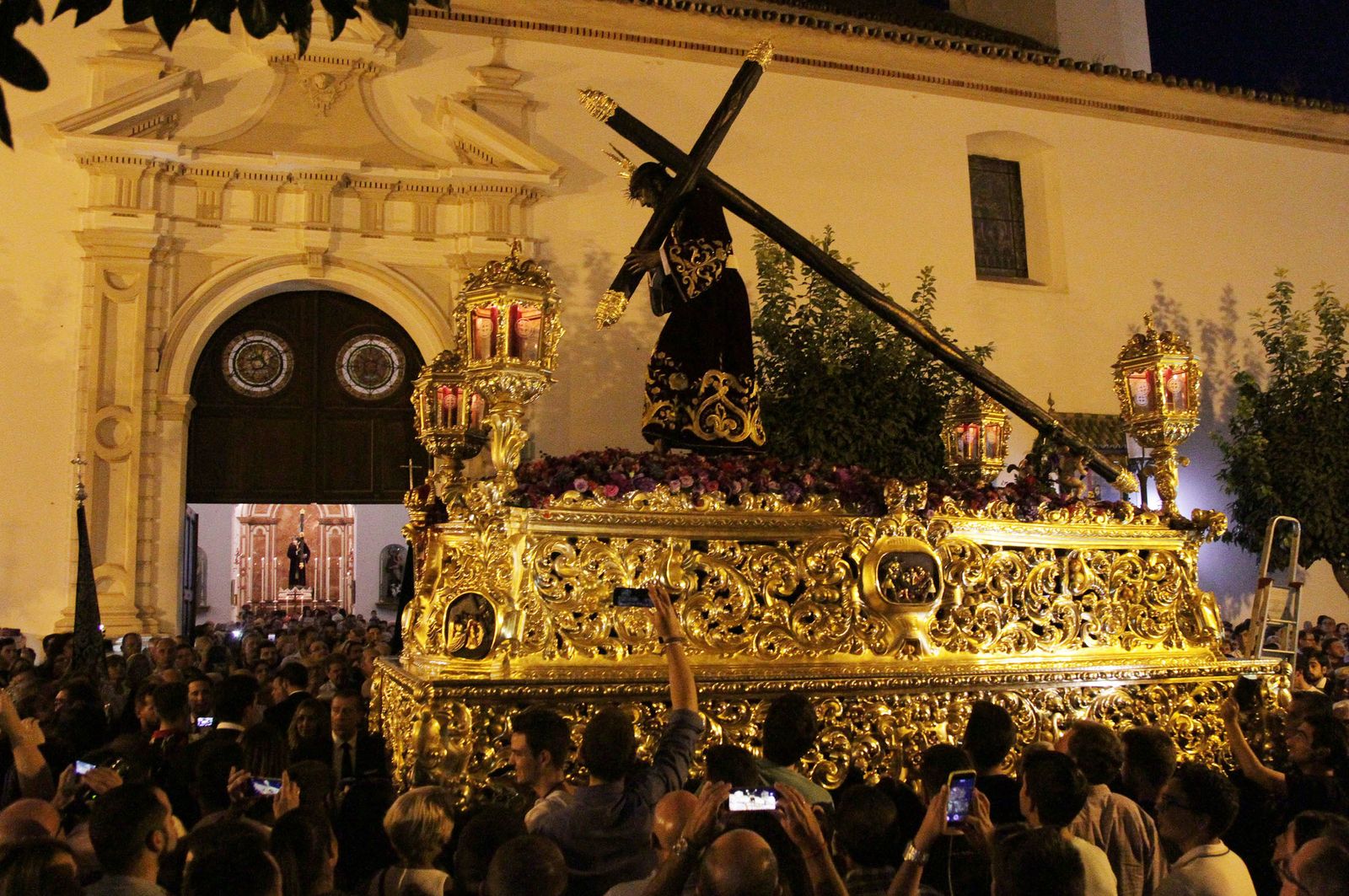 Imágenes del Señor de Pasión en la procesión del centenario de la hermandad