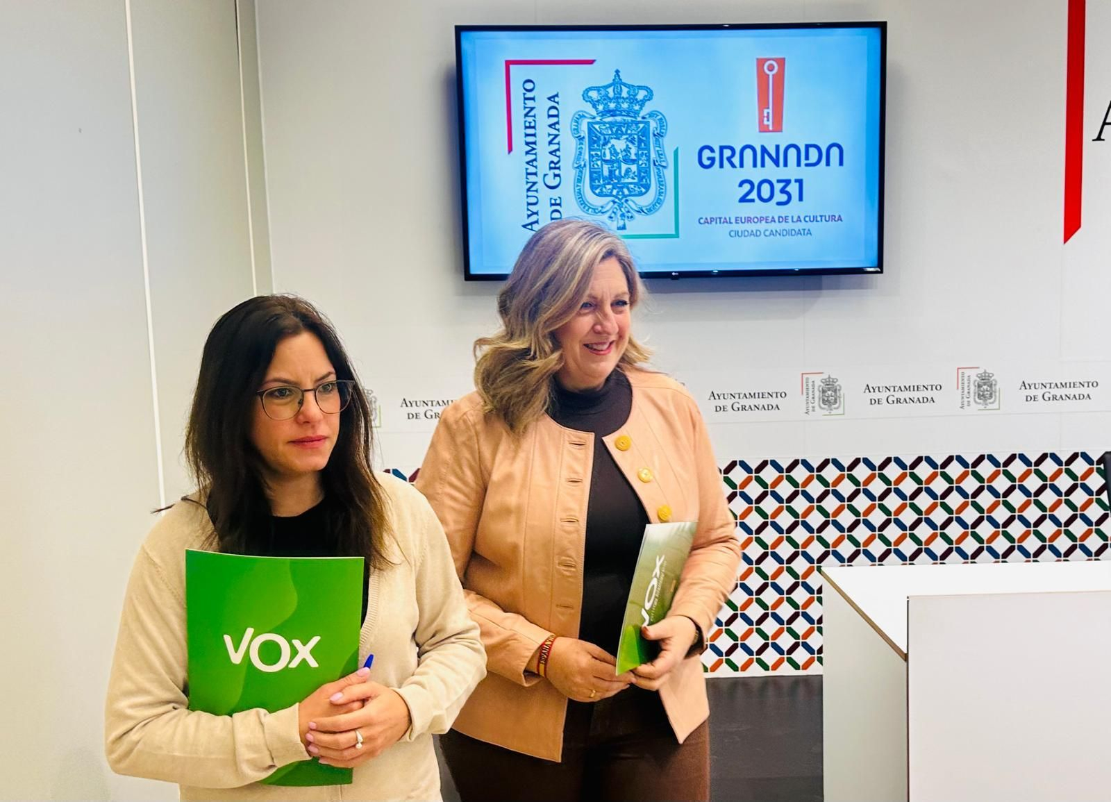 Beatriz Sánchez y Mónica Rodríguez, concejalas de Vox.
